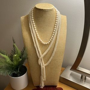 Set of 2 pearl necklaces